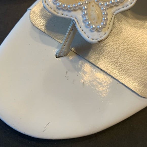 • Etienne Aigner Kyros thong sandals - Picture 3 of 7